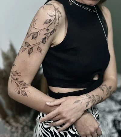 Vlada Vysotskaya tattoo 030
