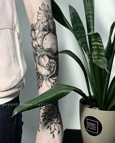 Vlada Vysotskaya tattoo 039