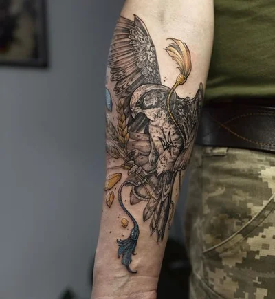 Vlada Vysotskaya tattoo 040