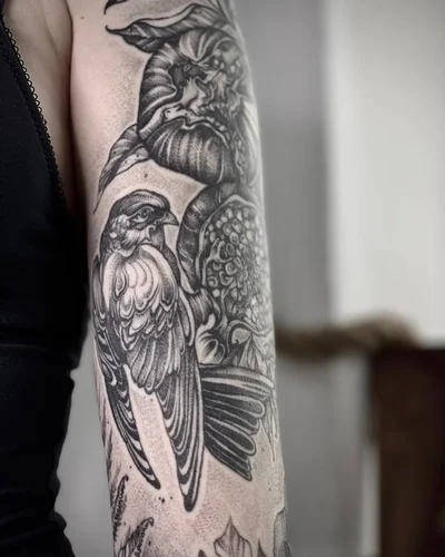 Vlada Vysotskaya tattoo 047
