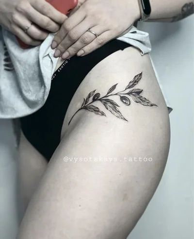 Vlada Vysotskaya tattoo 049