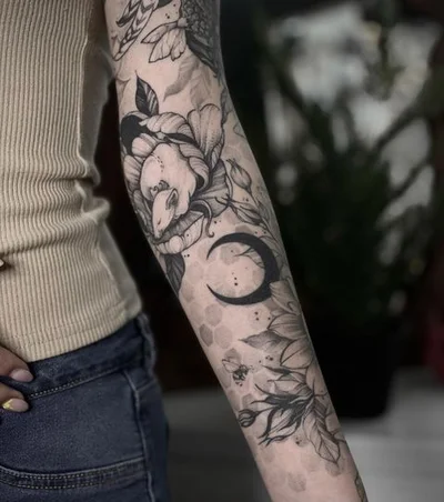 Vlada Vysotskaya tattoo 050