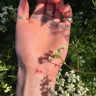 Pascale Davies tattoo 021