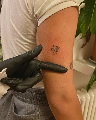 Pascale Davies tattoo 024