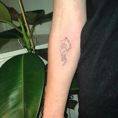 Pascale Davies tattoo 027