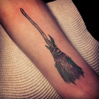 Jasmine Shadbolt tattoo 019