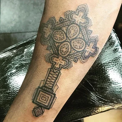 Jasmine Shadbolt tattoo 028