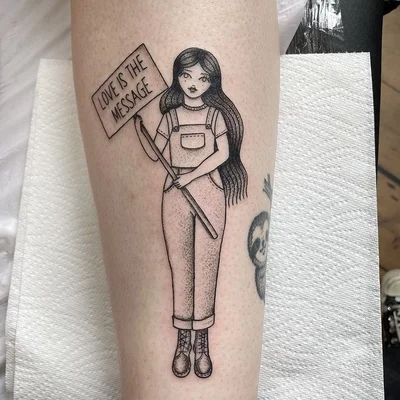 Sarah Whitehouse tattoo 021
