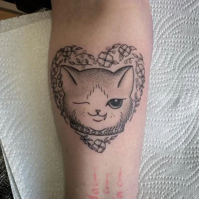 Sarah Whitehouse tattoo 032