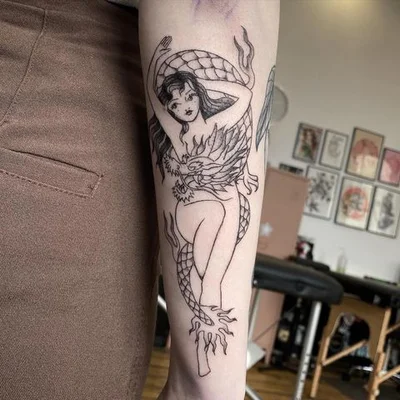 Sarah Whitehouse tattoo 040