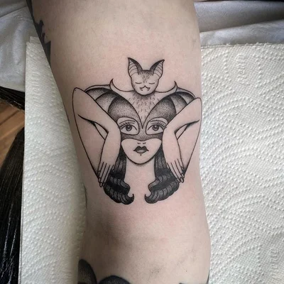 Sarah Whitehouse tattoo 041