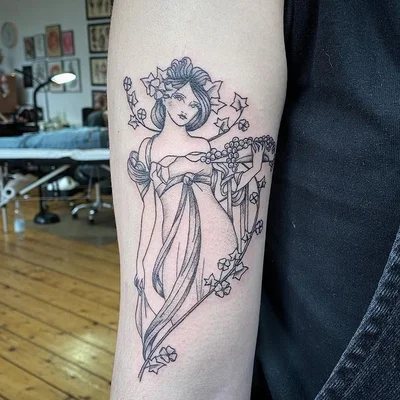 Sarah Whitehouse tattoo 042