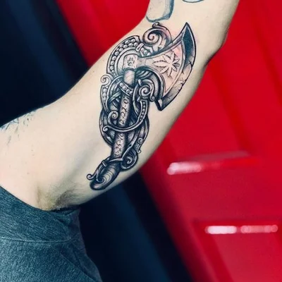 Wendy Alvarez tattoo 042