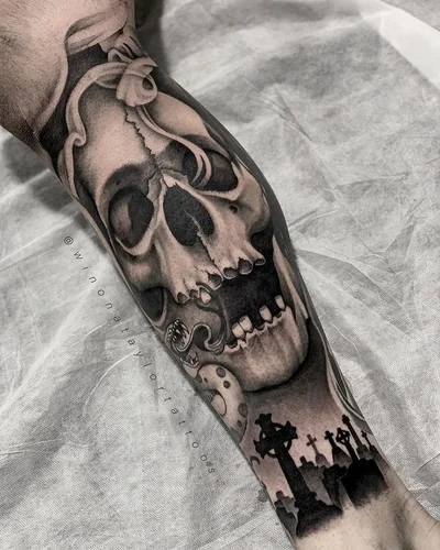 Winona Taylor tattoo 008