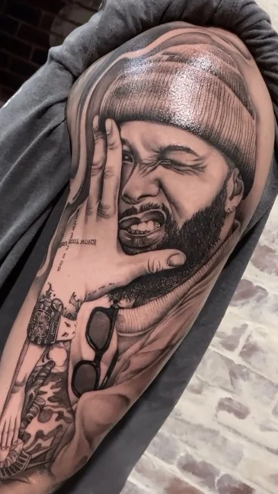Winona Taylor tattoo 010