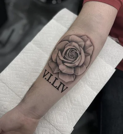Winona Taylor tattoo 012