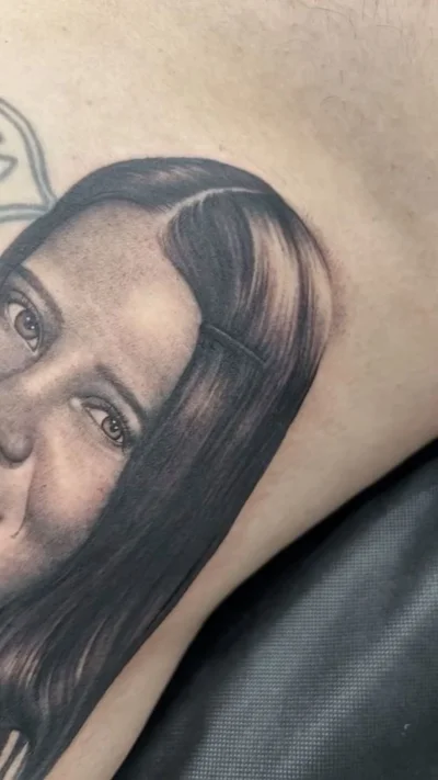 Winona Taylor tattoo 017
