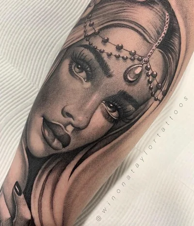 Winona Taylor tattoo 019