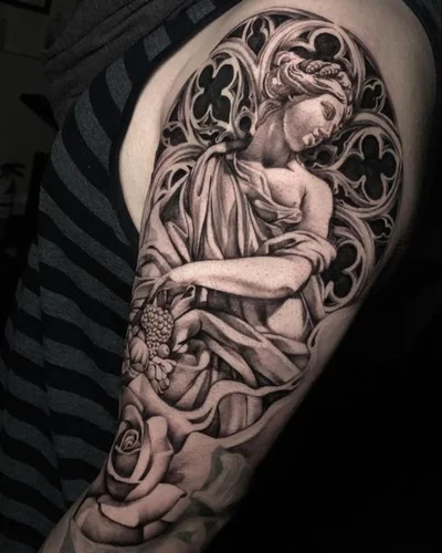 Winona Taylor tattoo 024