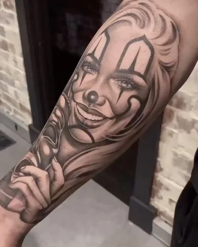 Winona Taylor tattoo 027
