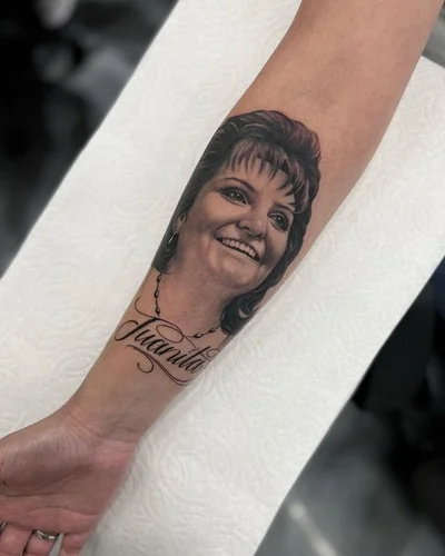 Winona Taylor tattoo 028