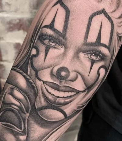 Winona Taylor tattoo 030