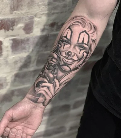 Winona Taylor tattoo 034