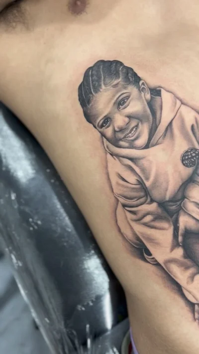 Winona Taylor tattoo 036