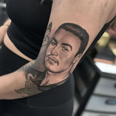 Winona Taylor tattoo 038