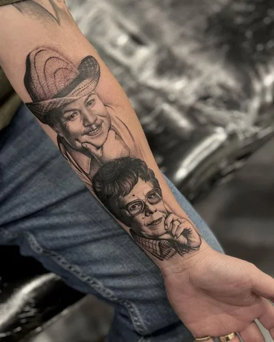 Winona Taylor tattoo 043