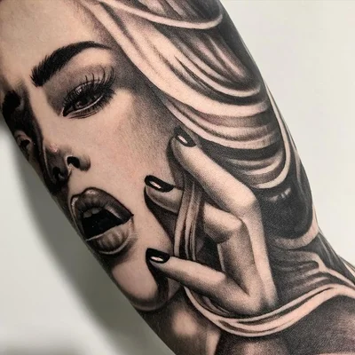 Winona Taylor tattoo 046