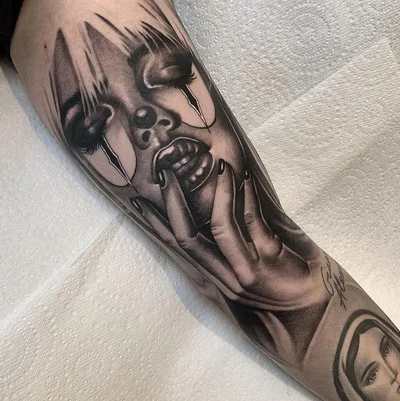 Winona Taylor tattoo 048