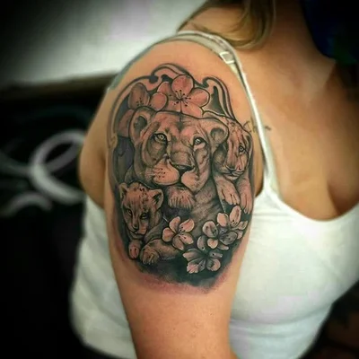 Ashley Facchini tattoo 041