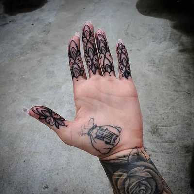 Ashley Facchini tattoo 050
