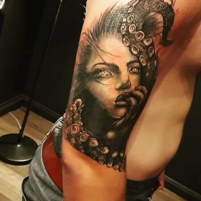Viktor Nina Wolf tattoo 002