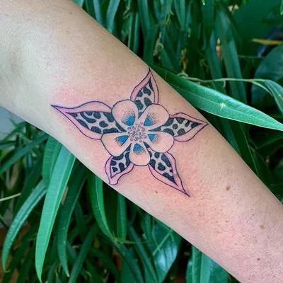 Léo Lavande tattoo 042