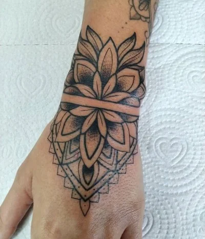 Yasmin Picinin tattoo 037