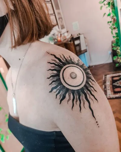 Yasmin Borges tattoo 042