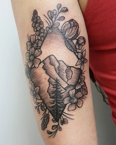 Yuna Fawn tattoo 044