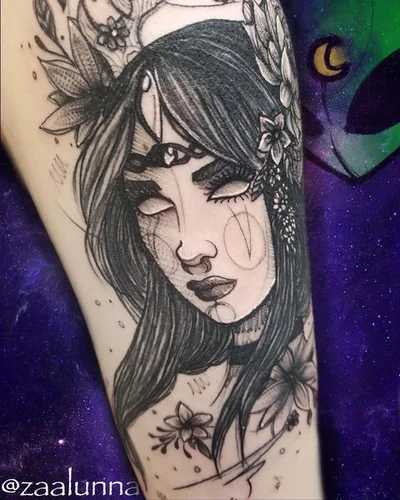 Zaina Luna tattoo 007