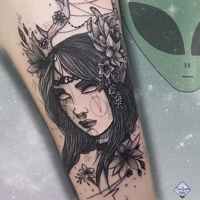Zaina Luna tattoo 030