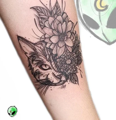 Zaina Luna tattoo 039