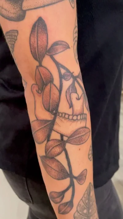 Zoe Bean tattoo 033