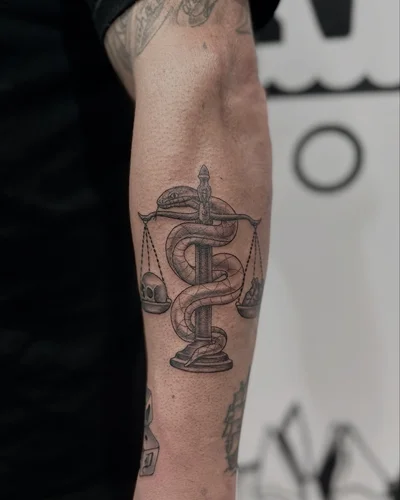 Zoe Kirkopoulos tattoo ig_021