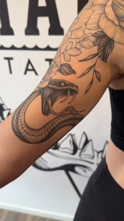 Zoe Kirkopoulos tattoo ig_023