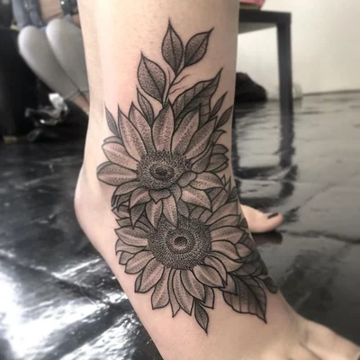 Zoe Lorraine tattoo 007