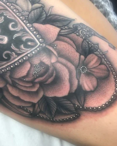 Zoe Lorraine tattoo 013
