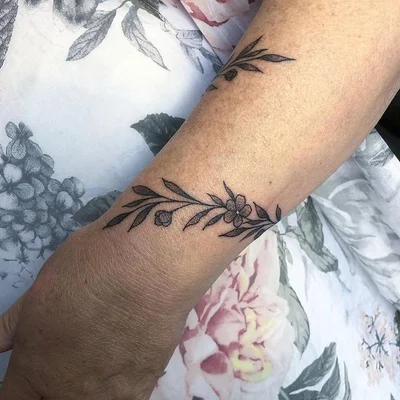 Zoe Lorraine tattoo 019