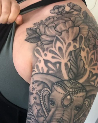 Zoe Lorraine tattoo 030