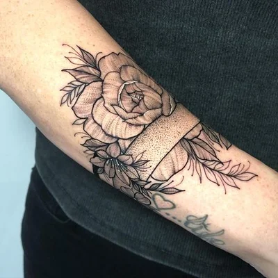 Zoe Lorraine tattoo 050